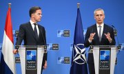 Beim Nato-Gipfel im Juli dürfte es auch formell beschlossen werden: Mark Rutte (links) wird Nachfolger von Jens Stoltenberg (rechts) als Generalsekretär der Allianz. (© picture-alliance/dpa)