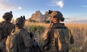 Israeli soldiers near Beaufort Castle. (© picture alliance / Xinhua News Agency Israel Defense Forces)