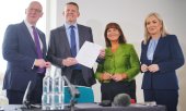 Scottish First Minister John Swinney (left), Welsh First Minister Rhun ap Iorwerth, Sinn Féin leader Mary Lou McDonald and Northern Irish First Minister Michelle O’Neill in Cardiff on 14 September. (© picture alliance / Ben Birchall/PA via AP/Ben Birchall)